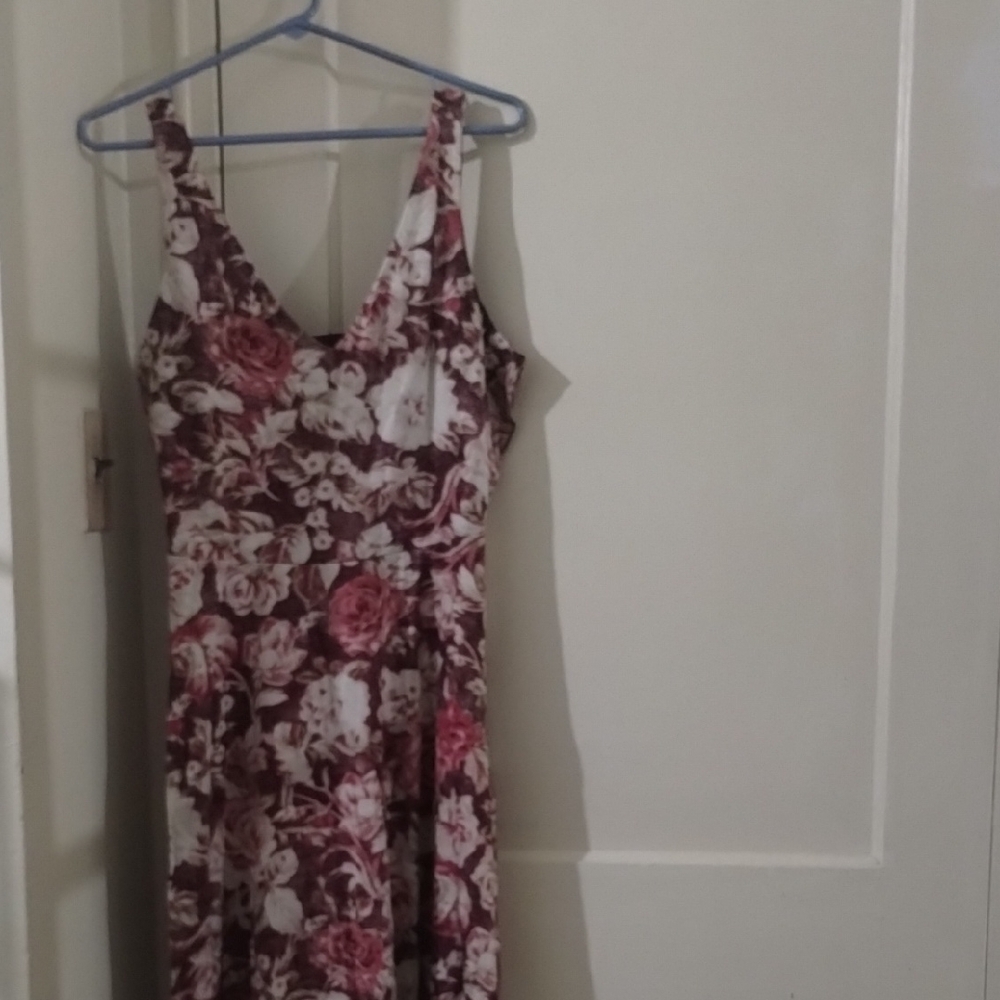 Chaps Burgundy & White Floral V-Neck Midi Dress